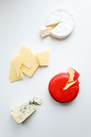 Можно ли замораживать сыр и как это влияет на свойства продукта?